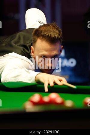 Waterfront, Southport, Merseyside, Großbritannien. März 2020. World Snooker Championship, Coral Players Championship; Judd Trump (eng) an der Tabelle während seines Finales gegen Yan Bingtao (CHN) Credit: Action Plus Sports/Alamy Live News Stockfoto