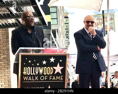 Februar 2020, Hollywood, Kalifornien, USA: I16091CHW.Dr. Phil McGraw Feiert Mit Freunden und Familie, Nachdem Er Mit Dem 2.688ten Stern Auf Dem Hollywood Walk Of Fame .6201 Hollywood Boulevard, Los Angeles, Kalifornien, USA .02/21/2020 .TYLER PERRY UND DR geehrt wurde. Phil MCGRAW .Â©Clinton H.Wallace/Photomundo International/ Photos Inc (Credit Image: © Clinton Wallace/Globe Photos via ZUMA Wire) Stockfoto