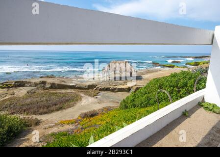 Windansea Beach an einem Winternachmittag. La Jolla, CA, USA. Surf Shack im Blick. Stockfoto