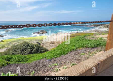 Küstenszene von oberhalb von Windansea Beach an einem Winternachmittag. La Jolla, Kalifornien, USA. Stockfoto