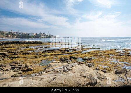 Küstenszene an einem Winternachmittag. La Jolla, Kalifornien, USA. In der Bird Rock-Gemeinde La Jolla. Stockfoto