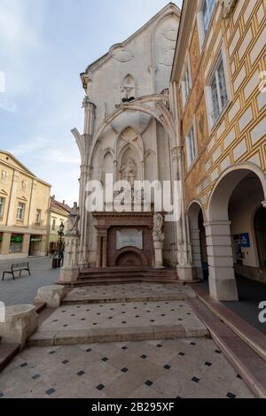 Szekesfehervar, Ungarn - 02 29 2020: Matthias Corvinus Memorial in Szekesfehervar, Ungarn. Stockfoto