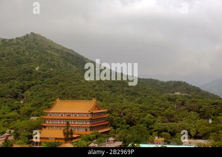 Das riesige Kloster Po Lin in Hongkong. Stockfoto