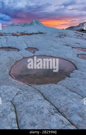 Reflections, Sunrise, Sandstone Bluffs, White Pocket, Vermillion Cliffs National Monument, Paria Plateau, Arizona Stockfoto