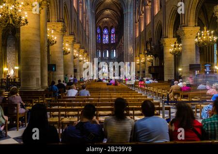 Wunderschöner Blick auf die Notra-Dame-Kapelle in Paris Stockfoto