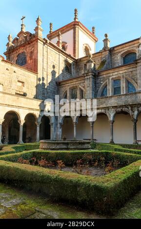 Lamego, Portugal - 24. Februar 2020: Kreuzgänge der Kathedrale von Lamego in Portugal. Die Kreuzgänge wurden im 16. Jahrhundert erbaut. Stockfoto