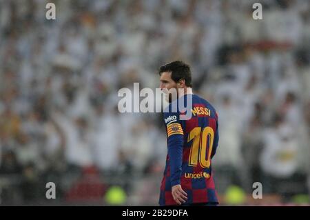 Madrid, Spanien. März 2020. Madrid, Spanien; 01.03.2020.- Real Madrid vs. Barcelona Fußball zu La Liga Spanien Spiel 26 im Santiago Bernabeu Stadion in Madrid. Leo Messi Barcelona Spieler Endstand 2:0 Sieger Real Madrid Vinicius Jr. und Mariano Tore Credit: Juan Carlos Rojas/Picture Alliance weltweite Nutzung / dpa / Alamy Live News Stockfoto