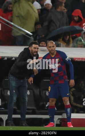 Madrid, Spanien. März 2020. Madrid, Spanien; 01.03.2020.- Real Madrid vs. Barcelona Fußball zu La Liga Spanien Spiel 26 im Santiago Bernabeu Stadion in Madrid. Spieler von Braithwaite Barcelona. Endstand 2:0-Sieger Real Madrid Vinicius Jr. und Mariano erzielen Tore Credit: Juan Carlos Rojas/Picture Alliance weltweite Nutzung / dpa / Alamy Live News Stockfoto