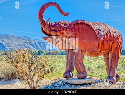 Galleta Meadows In Borrego Springs, Kalifornien, Zeigt Über 130 Große Skulpturen aus Metall mit Verschiedenen Themen WIE Desert Animals und Prehistor Stockfoto