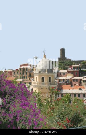 HE Cinque Terre ist ein Küstengebiet innerhalb Liguriens im Nordwesten Italiens. Es liegt im Westen von La Spezia und umfasst fünf Dörfer: Monterosso Stockfoto