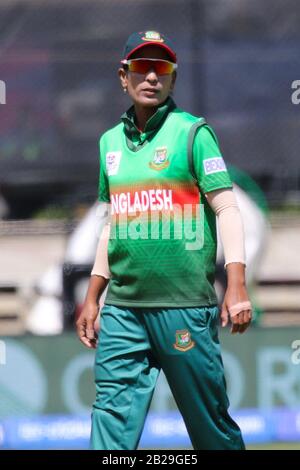 Junction Oval, Melbourne, Australien. März 2020. ICC T20 WM-Spiel der Frauen 17- Sri Lanka Frauen, Die während des Spiels Bangladesh Women-Bangladesh Kapitän Salma Khatun spielen - Image Credit: Brett keating/Alamy Live News Stockfoto