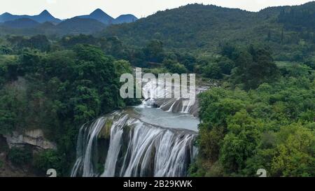 Luftbild des Doupotang-Wasserfalls des Huangguoshu-Wasserfalls befindet sich am Fluss Baishui in Anshun in Guizhou. Die Niagarafälle Von Ch Stockfoto