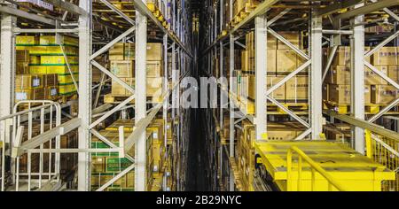 Peking, CHINA - 03. JUNI 2019: Moderne Automatisierung der Lagerproduktion in China. Stockfoto