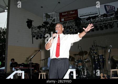 Coney Island, NY, USA. August 2009. New York City Comptroller, William C. Thompson, Jr. bei der 31. Jährlichen Seaside Summer Concert Series im Asser Levy Park. Kredit: Steve Mack/Alamy Stockfoto