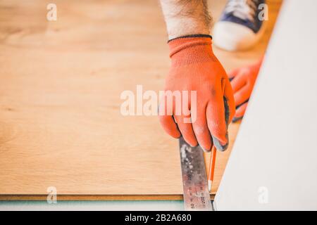 Qualifizierte Handwerker - Bodenbelag - Fußboden Stockfoto