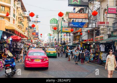 Khaosan Road, eine berühmte Wanderstraße mit Bars und Nachtclubs, in Bangkok, Thailand Stockfoto