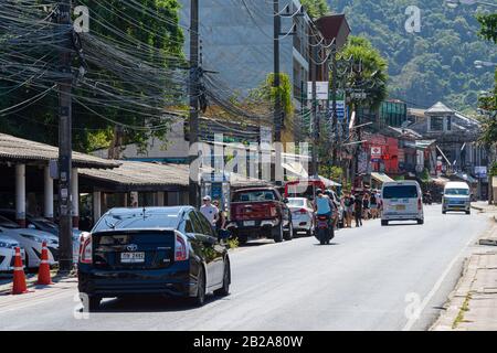 Verkehr auf der Straße, Kata, Thailand Stockfoto