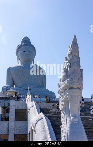 Marmor verkleideter Big Buddha oder Der Große Buddha von Phuket, eine sitzende Maravija-Buddha-Statue in Phuket, Thailand. Stockfoto