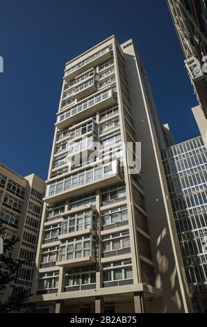 Der Turm im von Erno Goldfinger entworfenen Büro drehte den Wohnblock, der heute als Metro Central Heights im Londoner Stadtteil Elephant and Castle bekannt ist. Stockfoto