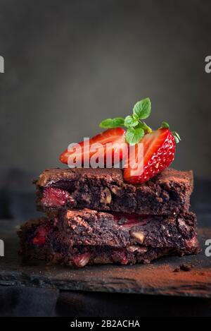 Erdbeerkuchen mit Erdbeerkuchen und Erdbeere Stockfoto