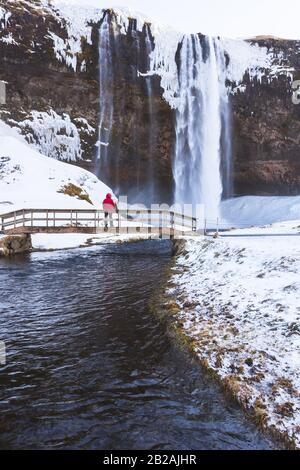 Selyalandfoss Wasserfall in Island. Touristische genießt die Aussicht auf den Fluss Kaskade Stockfoto