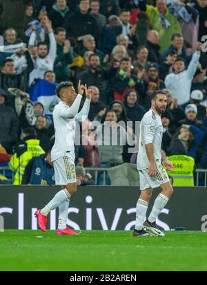 Mariano Diaz (L) beim spanischen La Liga Spiel Runde 26 zwischen Real Madrid und dem FC Barcelona im Santiago Bernabeu Stadium in Madrid. Endstand: Real Madrid 2-0 Barcelona. Stockfoto