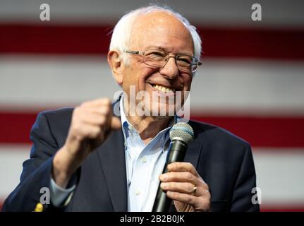 Der demokratische Präsidentschaftskandidat Senator Bernie Sanders spricht bei einer Wahlkampfveranstaltung in Los Angeles, Kalifornien.Sanders Kampagnen vor den kommenden demokratischen Vorwahlen am Super Tuesday. Stockfoto