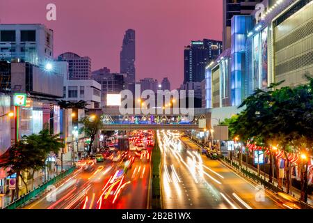 Südblick auf die Phaya Thai Road, Bangkok, Thailand Stockfoto