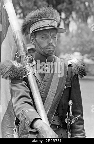 Ein abessinischer Fahnenträger während des Krieges gegen Italien. Stockfoto