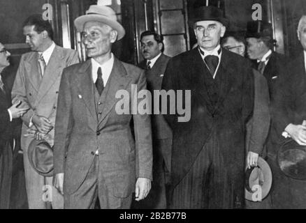 Die Dreierkonferenz in Paris wird unter anderem über die angespannte Situation in Ostafrika diskutieren, ein Thema, das in Anwesenheit der italienischen Delegation mit dem Baron Aloisi (Frontzentrum) diskutiert wird. Stockfoto