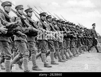 Marschierende japanische Soldaten. Stockfoto