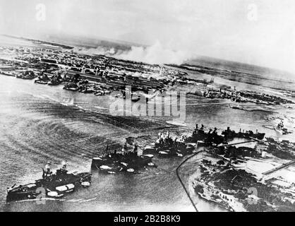 Luftbild des japanischen Angriffs auf Pearl Harbor am 07.12.1941. Stockfoto