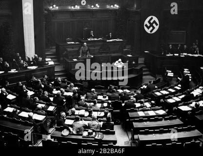 Sitzung der Evangelischen Landessynod in Berlin am 09.08.1933. Auf dem Präsidentenvorsitz steht vor ihm Generaljäger, Bischof Ludwig Müller. Links die Kirchenregierung, rechts die Vertreter des Konsistoriums. Stockfoto