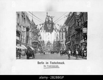 Juni 1913 die Friedrichstraße in Berlin-Mitte in festlichen Dekorationen anlässlich des 25-jährigen Regierungsjubiläums von Kaiser Wilhelm II. Stockfoto