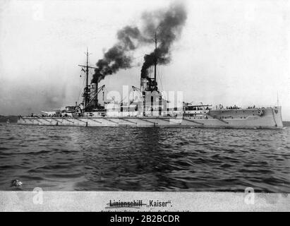 SMS Kaiser war das Leitschiff der Kaiser-Klasse, einer Serie von fünf Dreadnoughts (Schlachtschiffe) der Kaiserlichen Marine vor und während des Ersten Weltkriegs. Sie ist das Flaggschiff der "Detached Division". Stockfoto