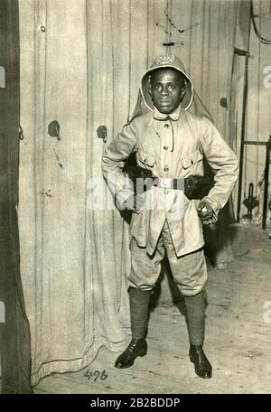 Der einheimische Soldat Askari, die deutsche Schutztruppe in der Kolonie Ostafrika. Das Foto ist undatiert. Stockfoto