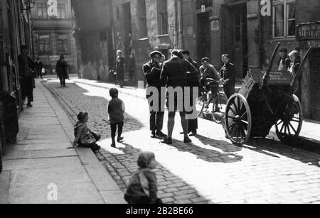 Musiker spielen in der Koellnischen Straße. Stockfoto