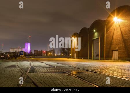 Antwerpen, Belgien - 5. Februar 2020: Blick auf die Schelde in der Nähe der Waagnatie Silos im alten Hafen. Stockfoto