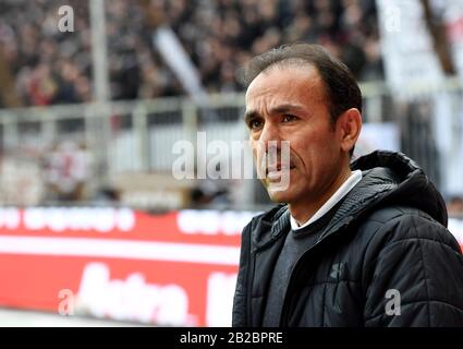 Hamburg, Deutschland. März 2020. Trainer Jos Luhukay (PAULI), Porträt, Kopf, Fußball 2.Bundesliga, 24.Spieltag, Matchday24, FC St. Pauli Hamburg Hamburg (Pauli) - VfL Osnabrückeck (OS) 3:1, am 01.03.2020 in Hamburg/Deutschland. DFL-VORSCHRIFTEN PROHIBT JEDE VERWENDUNG VON FOTOS ALS BILDSEQUENZEN UND/ODER QUASI-VIDEO. Weltweite Nutzung Credit: Dpa/Alamy Live News â Stockfoto