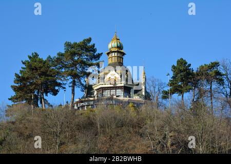 Prag, Tschechien - 03. Dezember 2015: Nicht identifizierte Touristen und Hanavsky Pavilon, bevorzugter Ort für Besichtigungen Stockfoto