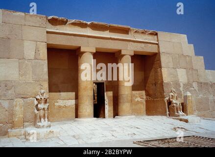 Der Leichentempel von Khufu an den Pyramiden von Gizeh in Kairo in Ägypten in Nordafrika Stockfoto