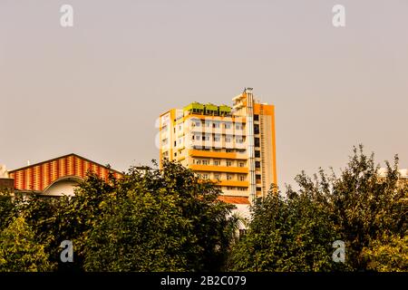 Putter Pardesh, Indien - Gebäude, EIN Bild des Gebäudes mit Himmelshintergrund 1. märz 2020 Stockfoto