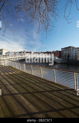 Blick entlang der Kais in Stadt Dublin, Irland Stockfoto
