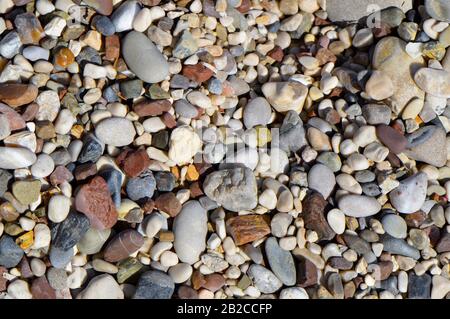 Kiesel am Strand von Ipsos auf Korfu, einer der griechischen Inseln im Ionischen Meer Stockfoto