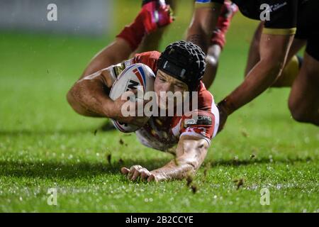 Februar 2020, Halliwell Jones Stadium, Warrington, England; Betfred Super League, Toronto Wolfpack gegen Saint Helens: Jonny Lomax (6) von St Helens scores, um es zu machen 0-10 Stockfoto