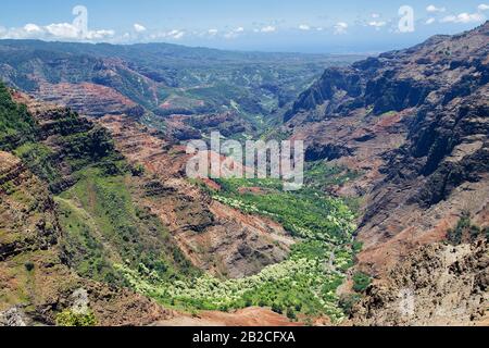 Kauai / Hawaii: Waimea Canyon State Park (auch bekannt als Grand Canyon des Pazifiks) Stockfoto