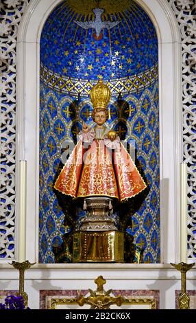 Das Kind der Prager Statue in Saint Theresa's, Teresa's Carmelite Church in Clarendon St. Dublin, Irland ' Stockfoto