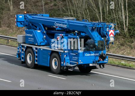 Liebherr Commhoist, 2019 blau Liebherr Ltm1040-2.1; Fahren auf der M6 in Chorley, Großbritannien Stockfoto