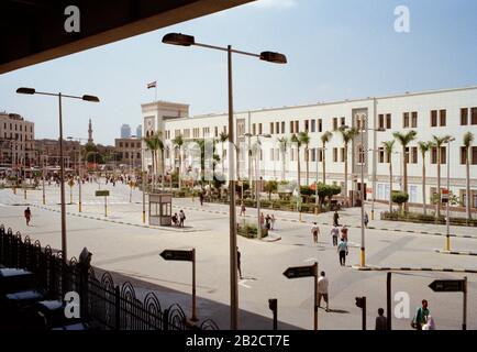 Reisefotografien - Bahnhof Ramses Misr am Ramses Square in der Innenstadt von Kairo in Ägypten in Nordafrika, Naher Osten Stockfoto