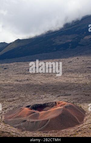 Formica Leo ist ein kleiner Vulkankrater des Piton de la Fournaise auf der Insel Réunion im Indischen Ozean. Stockfoto